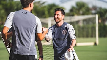 Lawson, en un entrenamiento con Messi.